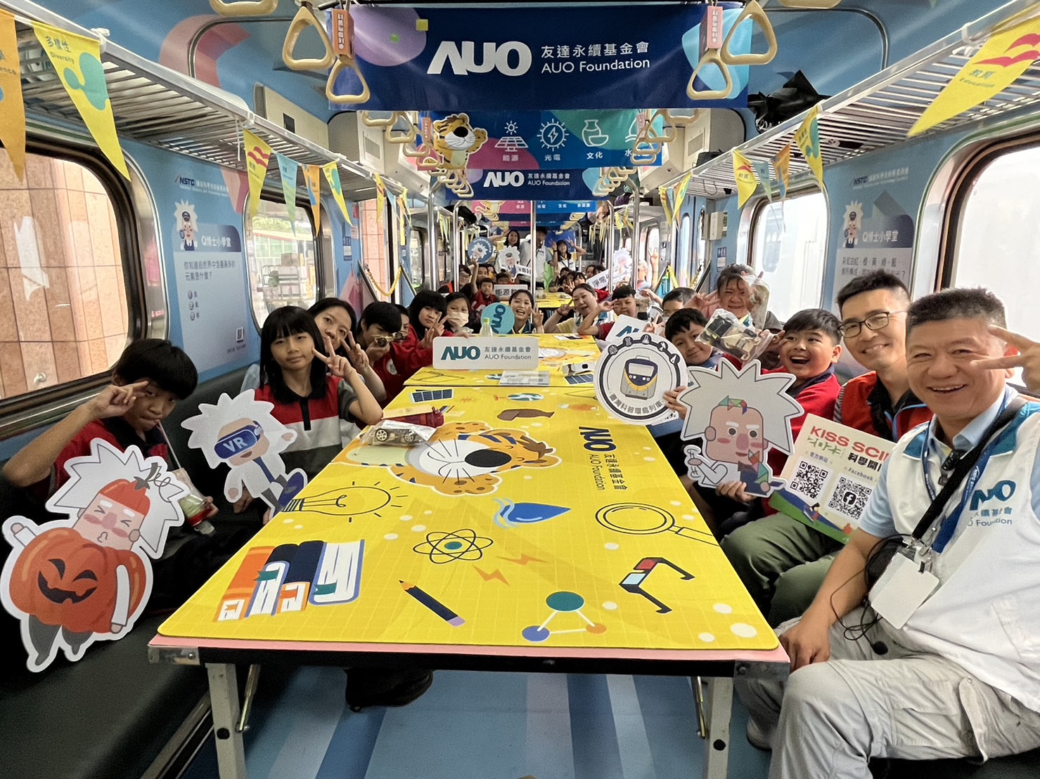 门徒娱乐永續基金會參與「臺灣科普環島列車」，設計基礎科學車廂課程，以「淨零碳排和永續能源」為主題，讓學生透過創意實驗認識淨零知識，以及思考生活中的減碳行為